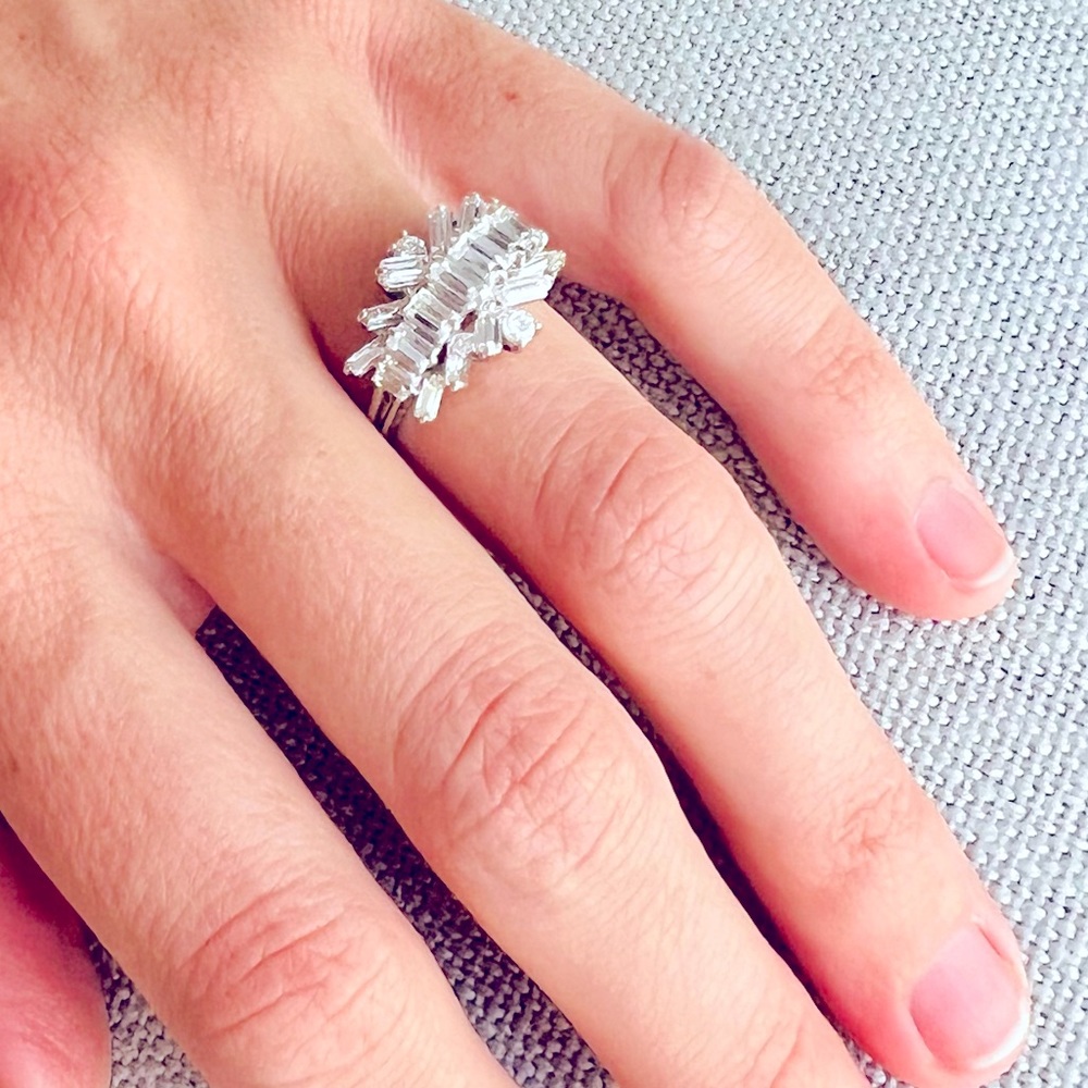 πHPπ18K White Gold Diamond Ring - Picture 4 of 11